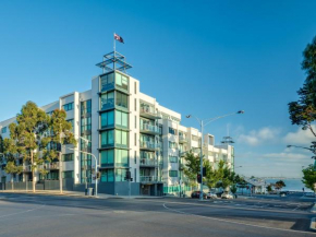 Waterfront (Yarra St) by Gold Star Stays, Geelong